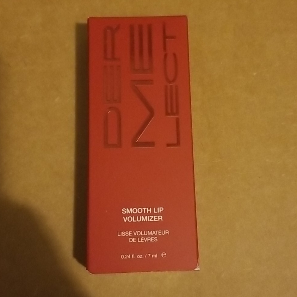 Smooth lip volumizer